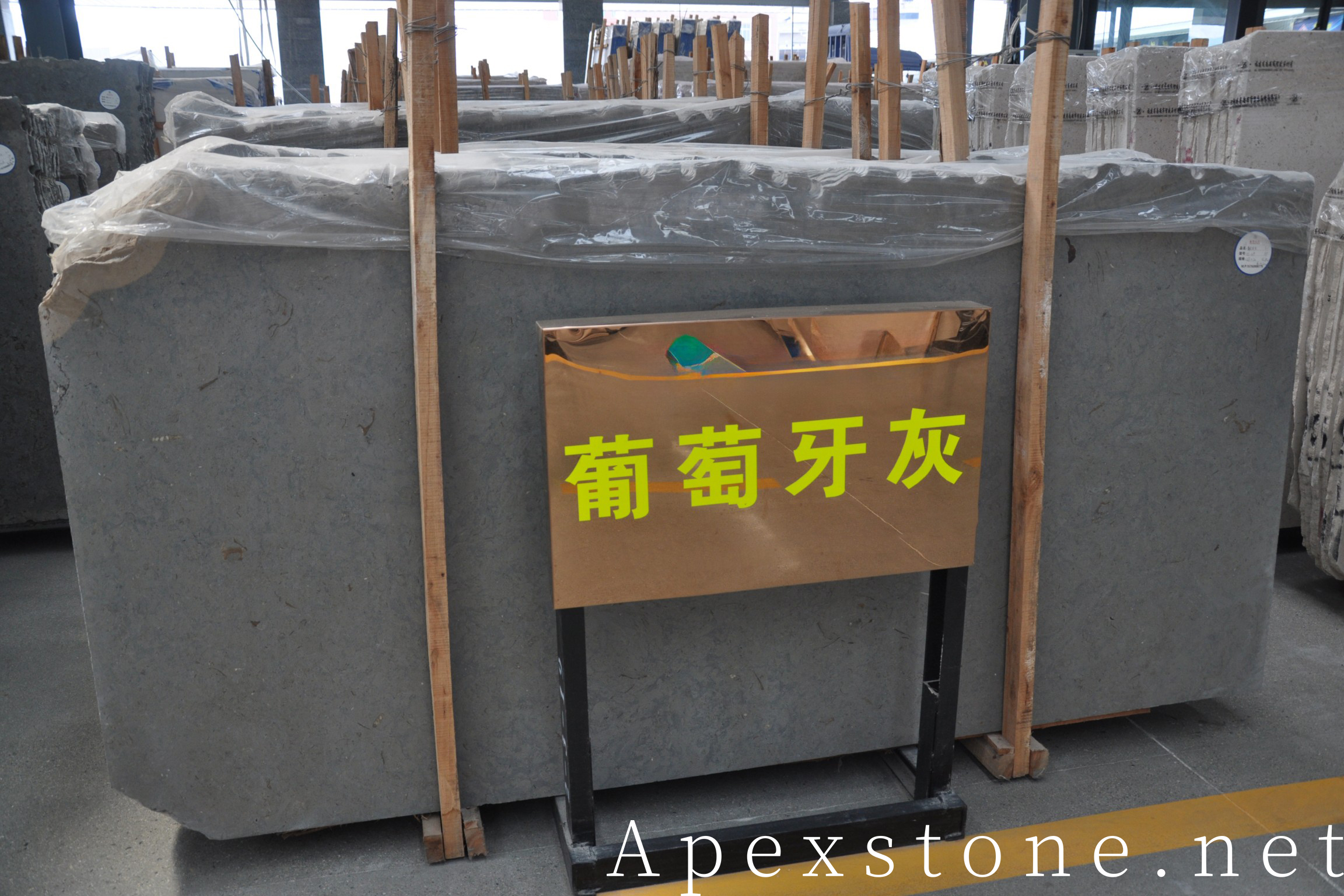 Portuguese Grey Limestone - Portuguese Grey - Countertop Application Portuguese Grey - Countertop Application