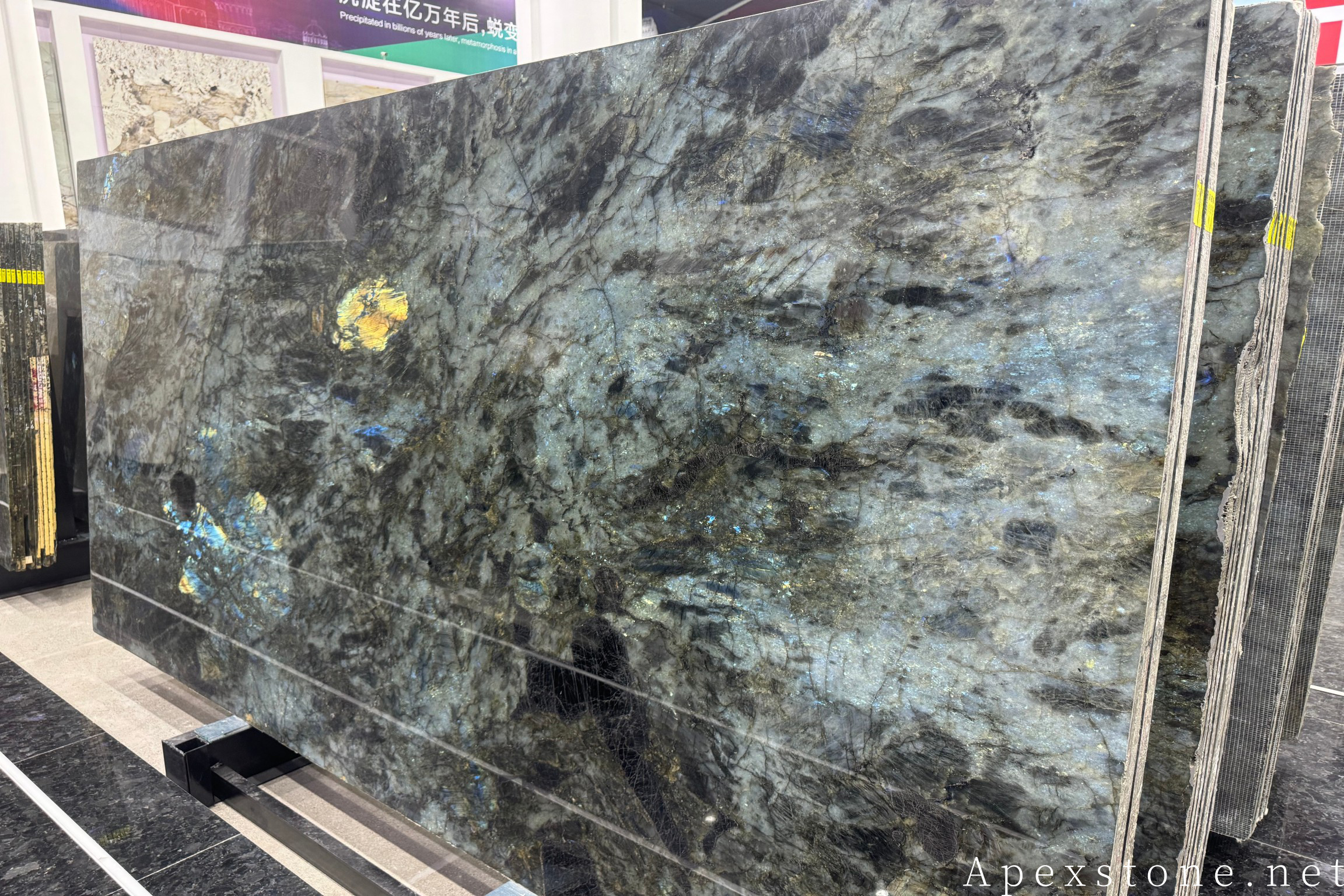 Blue Emerald Granite - interior stone Blue Emerald Granite interior stone design
